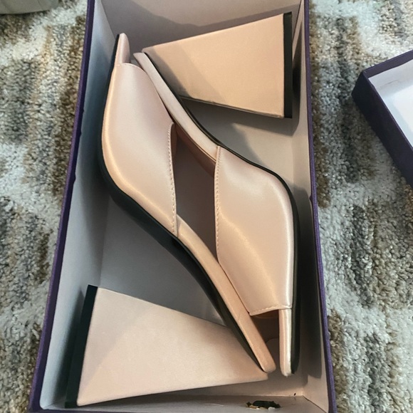 Heels - Picture 4 of 4